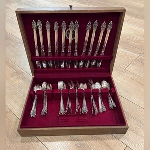 Oneida Community Spanish Crown 11 place setting set